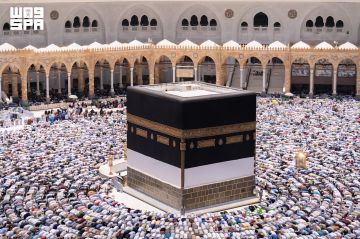 على أطول ماكينة خياطة في العالم تكتمل حكاية كسوة الكعبة المشرفة على أطول ماكينة خياطة في العالم تكتمل حكاية كسوة الكعبة المشرفة