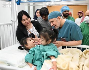 إنفاذا لتوجيهات خادم الحرمين الشريفين وسمو ولي العهد.. بدء عملية فصل التوأم الملتصق الفلبيني (أوليفيا وجيانا) إنفاذا لتوجيهات خادم الحرمين الشريفين وسمو ولي العهد.. بدء عملية فصل التوأم الملتصق الفلبيني (أوليفيا وجيانا)