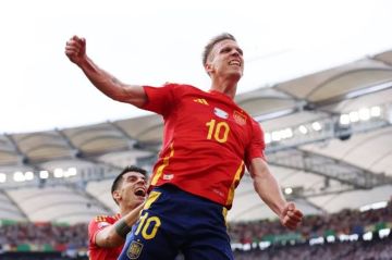 نجم المنتخب الإسباني يحذر من التحولات السريعة لـالأخضر السعودي نجم المنتخب الإسباني يحذر من التحولات السريعة لـالأخضر السعودي
