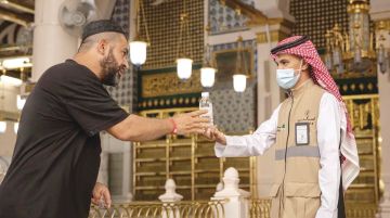 زمزم .. تعددت الأسماء والبركة واحدة زمزم .. تعددت الأسماء والبركة واحدة