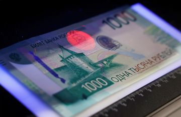المركزي الروسي يخفض سعر صرف الروبل أمام العملات الرئيسة