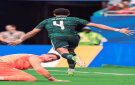 العمري يتقدم للأخضر أمام أوروغواي في المونديال