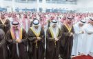 أمير الشرقية يؤدي صلاة الميت على شهداء حادث سقوط الطائرة المروحية التابعة لشركة أرامكو