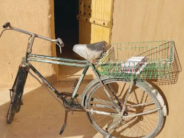 ساعــي البريــد .. الذاكــرة الحيـة لزمـن الرسائل ساعــي البريــد .. الذاكــرة الحيـة لزمـن الرسائل