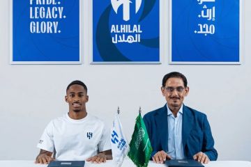 رسميا.. الهلال يضم سامرفيل لمدة 4 أعوام  الهلال يثمن تكفل الأمير الوليد بن طلال بكامل قيمة الصفقة 24 يوليو 2026 22:07 آخر تحديث : 24 يوليو 2026 22:32 جانب من مراسم توقيع كريسينسيو سامرفيل على عقود الانضمام للهلال جانب من مراسم توقيع كريسينسيو سامرفيل على عقود الانضمام للهلال الرياض:أخبار 24  أعلن ...