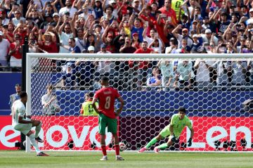 ياسين بونو ينضم لأساطير كأس العالم ياسين بونو ينضم لأساطير كأس العالم
