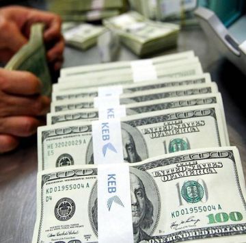 في المرتبة الـ17 بين كبار حائزي سندات الخزانة.. 140.3 مليار دولار حيازة السعودية من السندات الأمريكية في المرتبة الـ17 بين كبار حائزي سندات الخزانة.. 140.3 مليار دولار حيازة السعودية من السندات الأمريكية