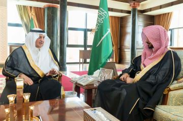 أمير تبوك يستقبل رئيس النيابة العامة بالمنطقة أمير تبوك يستقبل رئيس النيابة العامة بالمنطقة