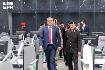 وزير الداخلية الباكستاني يزور مركز (911) في الرياض وزير الداخلية الباكستاني يزور مركز (911) في الرياض