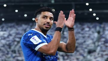 سالم الدوسري يواصل مشواره مع الهلال سالم الدوسري يواصل مشواره مع الهلال