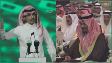السكران يتغنى بالملك سلمان في قصيدة مؤثرة بحضور أمير المدينة.. فيديو السكران يتغنى بالملك سلمان في قصيدة مؤثرة بحضور أمير المدينة.. فيديو