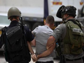قوات الاحتلال الإسرائيلي تعتقل 33 فلسطينيا خلال حملة مداهمات في الضفة الغربية