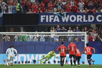 مصطفى شوبير حارس مرمى منتخب مصر يدخل قائمة تاريخية