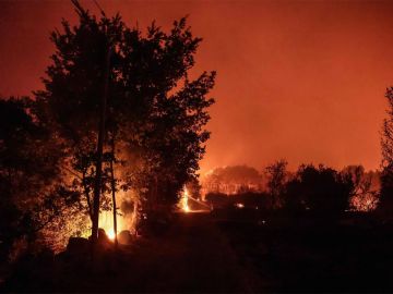 حرائق واسعة في فرنسا وإسبانيا تجبر أكثر من 325 ألف شخص على الإخلاء حرائق واسعة في فرنسا وإسبانيا تجبر أكثر من 325 ألف شخص على الإخلاء