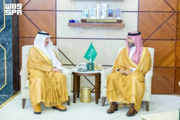 أمير المنطقة الشرقية يستقبل رئيس فرع النيابة العامة بالمنطقة أمير المنطقة الشرقية يستقبل رئيس فرع النيابة العامة بالمنطقة