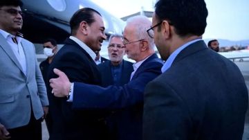 قائد الجيش الباكستاني يلتقي وزير داخلية إيران قائد الجيش الباكستاني يلتقي وزير داخلية إيران