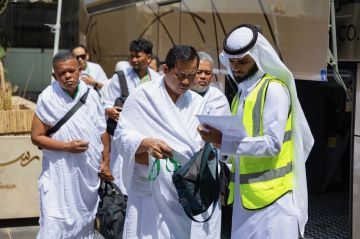 ضيوف خادم الحرمين يغادرون المدينة إلى مكة ضيوف خادم الحرمين يغادرون المدينة إلى مكة