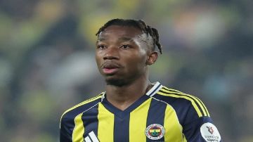 النصر يجهز عرضا لضم نيني من فناربخشه