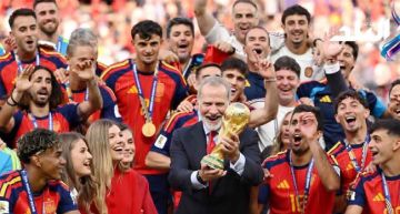 مسيرة مليونية في مدريد احتفاء بأبطال العالم مسيرة مليونية في مدريد احتفاء بأبطال العالم