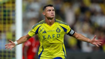 رونالدو يقطع إجازته للتواجد بمعسكر النصر رونالدو يقطع إجازته للتواجد بمعسكر النصر