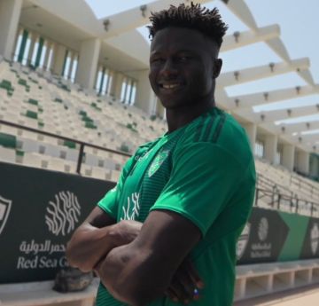 لاعب الأهلي الجديد أبو بكر كينتيه يصل لاعب الأهلي الجديد أبو بكر كينتيه يصل
