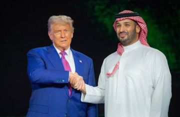 تأكيد على أهمية أمن الملاحة والممرات البحرية.. ولي العهد والرئيس الأمريكي يستعرضان التعاون وتطورات المنطقة تأكيد على أهمية أمن الملاحة والممرات البحرية.. ولي العهد والرئيس الأمريكي يستعرضان التعاون وتطورات المنطقة