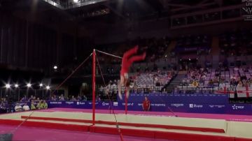 سقوط مروع للاعب الجمباز غابرييل لانغتون على رأسه.. فيديو