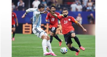 بعد أداء رائع ورجولي.. منتخب مصر يودع المونديال مرفوع الرأس أمام الأرجنتين بعد أداء رائع ورجولي.. منتخب مصر يودع المونديال مرفوع الرأس أمام الأرجنتين