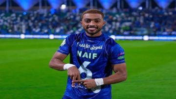 الأهلي يتفق مع الفتح على شراء عقد نايف مسعود الأهلي يتفق مع الفتح على شراء عقد نايف مسعود
