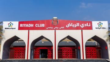نادي الرياض ينفي منعه من التعاقدات نادي الرياض ينفي منعه من التعاقدات