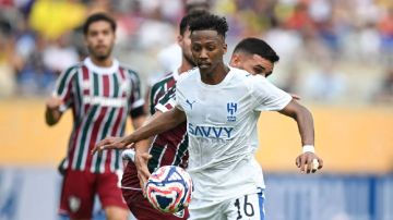 الهلال يفتح ملف تجديد عقد تمبكتي وناصر الدوسري الهلال يفتح ملف تجديد عقد تمبكتي وناصر الدوسري