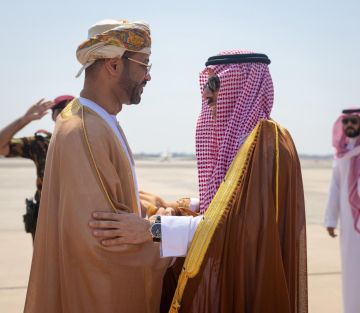 وزير الخارجية يصل إلى سلطنة عمان وزير الخارجية يصل إلى سلطنة عمان