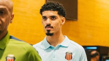 الهلال يزاحم القادسية في صفقة أحمد السياحي