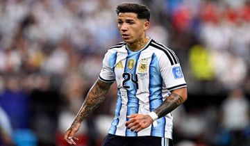 نجم المنتخب الأرجنتيني إنزو فرنانديز يحذر رفاقه من مواجهة مصر نجم المنتخب الأرجنتيني إنزو فرنانديز يحذر رفاقه من مواجهة مصر