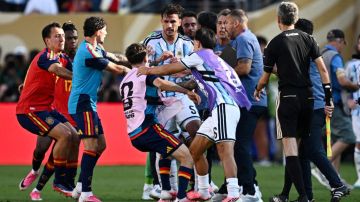«فيفا» يوجه اتهامات للأرجنتين وغافي بعد أحداث نهائي المونديال