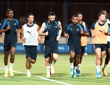 الهلال يعاود تدريباته الهلال يعاود تدريباته