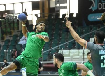 الأهلي يعلن تعليق نشاط الفريق الأول في لعبتي السلة واليد