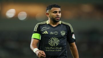الأهلي يسعى للإبقاء على محرز بعرض مخفض الأهلي يسعى للإبقاء على محرز بعرض مخفض