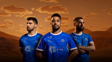 الهلال يكشف عن الطقم الأساسي للموسم الجديد الهلال يكشف عن الطقم الأساسي للموسم الجديد
