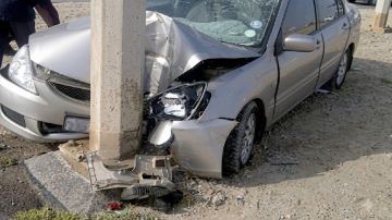 اصطدام مركبة بعمود إنارة في جدة وإصابة قائدها اصطدام مركبة بعمود إنارة في جدة وإصابة قائدها