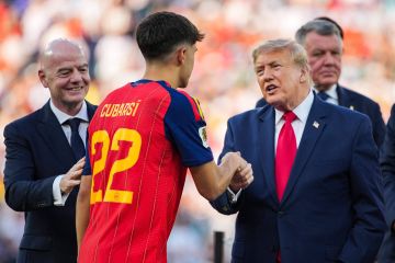 ملايين المشجعين في إسبانيا بانتظار المنتخب المتوج بالمونديال ملايين المشجعين في إسبانيا بانتظار المنتخب المتوج بالمونديال