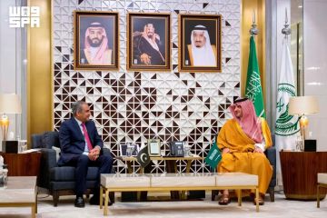 الأمير عبدالعزيز بن سعود يستقبل وزير الداخلية بجمهورية باكستان الإسلامية الأمير عبدالعزيز بن سعود يستقبل وزير الداخلية بجمهورية باكستان الإسلامية