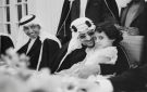 صورة نادرة للملك سعود مع ابنته الأميرة دلال في حفل عشاء