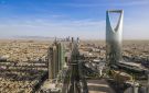 إصابة سائق ومرافقيه إثر اصطدام شاحنة بجسر في الرياض