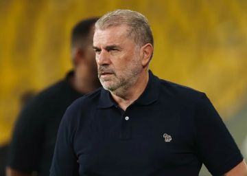 بعد ارتباط اسمه بالاتحاد.. مدرب فرانكفورت: لا أريد رحيل ريتسو دوان بعد ارتباط اسمه بالاتحاد.. مدرب فرانكفورت: لا أريد رحيل ريتسو دوان