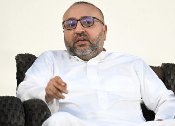 رئيس الأهلي الأسبق يدافع عن يايسله وينتقد طريقة التعامل معه