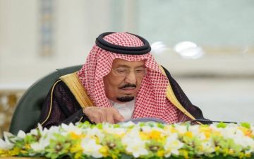 مجلس الوزراء يصدر 12 قرارا في اجتماعه برئاسة خادم الحرمين الشريفين مجلس الوزراء يصدر 12 قرارا في اجتماعه برئاسة خادم الحرمين الشريفين
