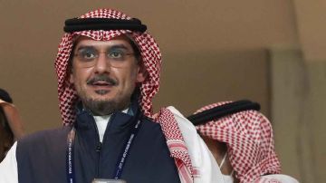 الأمير نواف يستمر رئيسا للهلال مع مجلس الإدارة الجديد