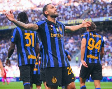 الإنتر يستهل حملة الدفاع عن لقب الدوري الإيطالي برباعية الإنتر يستهل حملة الدفاع عن لقب الدوري الإيطالي برباعية