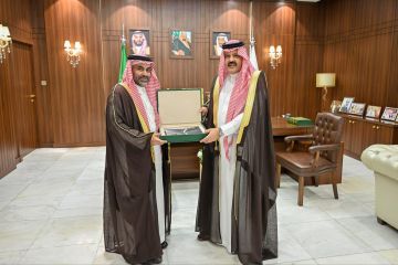 أمير حائل يطلع على استعدادات تعليم المنطقة للعام الدراسي الجديد أمير حائل يطلع على استعدادات تعليم المنطقة للعام الدراسي الجديد